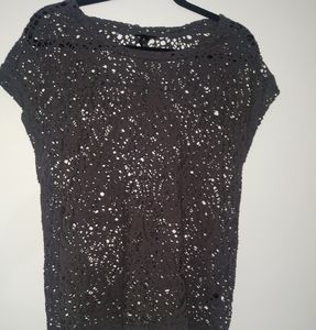Fashion gray top.